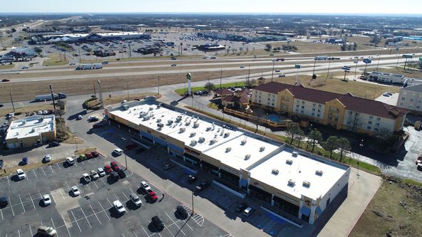 Shafer Crossing Retail Center: 2918 N US Highway 75, Sherman, TX 75090